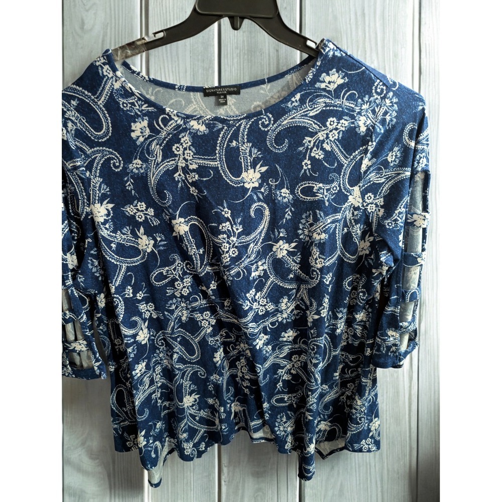 Signature Studio Top Plus Size 3X Blue White Paisley Cut Out Sleeve Blouse Shirt